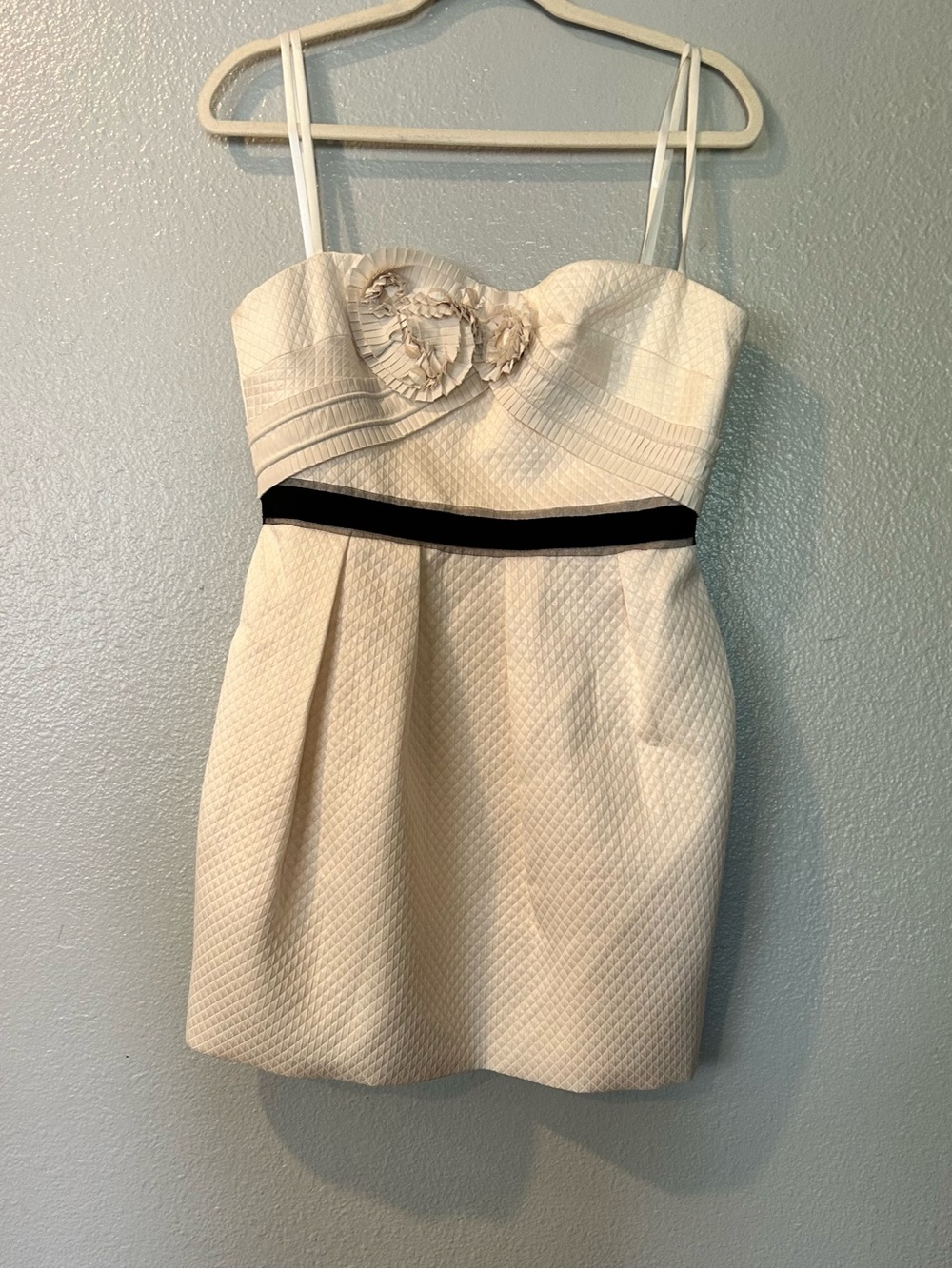 BCBGMAXAZRIA White Strapless Cocktail Dress with Rosette & Black Belt - Size 10